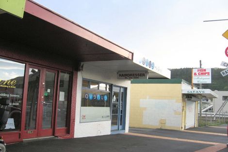 Photo of property in 12 Collins Avenue, Tawa, Wellington, 5028