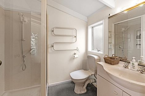 Photo of property in 98 Tiroroa Avenue, Te Atatu South, Auckland, 0610