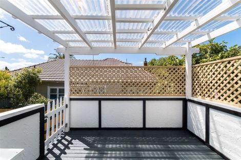 Photo of property in 2/200 Onewa Road, Birkenhead, Auckland, 0626