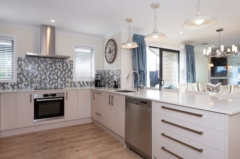 Photo of property in 35 Dida Park Drive, Kumeu, 0810