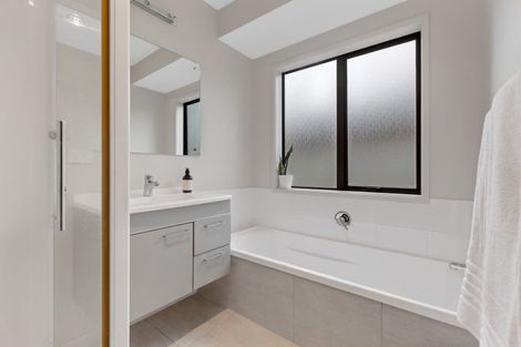 Photo of property in 10c Virginia Place, Whalers Gate, New Plymouth, 4310