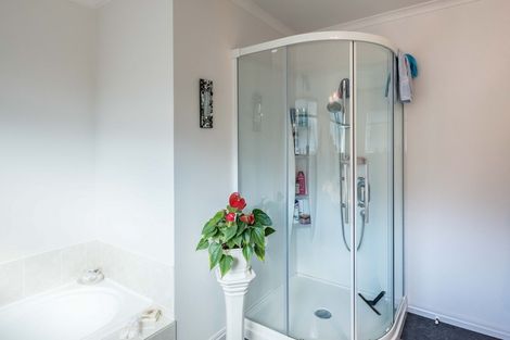 Photo of property in 10 Glen Loch Place, Paraparaumu, 5032