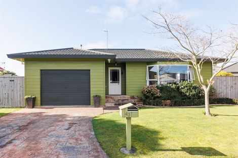 Photo of property in 43 Dalfield Place, Highbury, Palmerston North, 4412