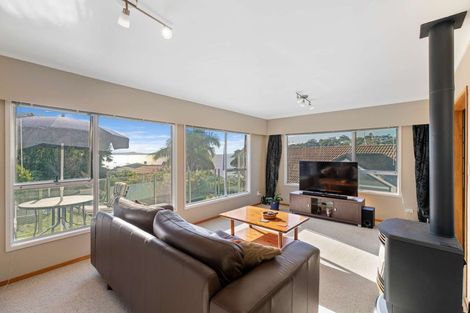 Photo of property in 8 De Luen Avenue, Tindalls Beach, Whangaparaoa, 0930