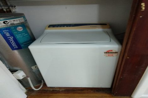 Photo of property in 88 Newlands Road, Newlands, Wellington, 6037