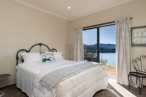 Photo of property in 21 Marina View, Waikawa, Picton, 7281