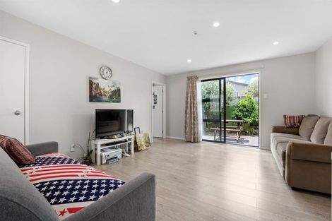 Photo of property in 30 Akoranga Drive, Northcote, Auckland, 0627