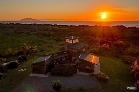 Photo of property in 80 Reay Mackay Grove, Waikawa Beach, Levin, 5573