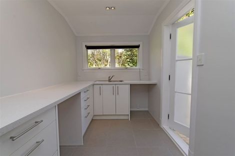 Photo of property in 25 Taupaki Road, Taupaki, Henderson, 0782