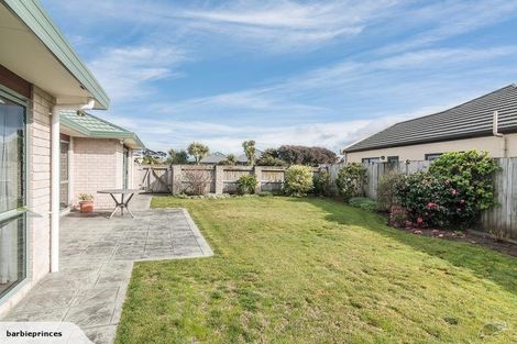 Photo of property in 135 Guildford Drive, Paraparaumu Beach, Paraparaumu, 5032