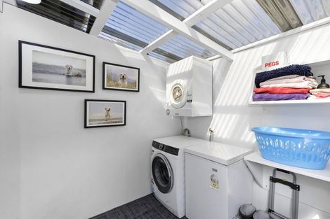 Photo of property in 2/5 Taunton Way, Pinehaven, Upper Hutt, 5019