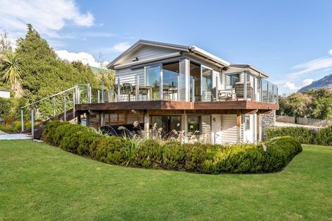 Photo of property in 23 Cedar Drive, Kelvin Heights, Queenstown, 9300