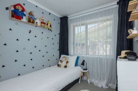 Photo of property in 18 Neeve Road, Taradale, Napier, 4112