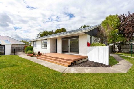 Photo of property in 39 Camden Street, Redwood, Christchurch, 8051