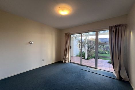 Photo of property in 11 Camberwell Place, Avonhead, Christchurch, 8042