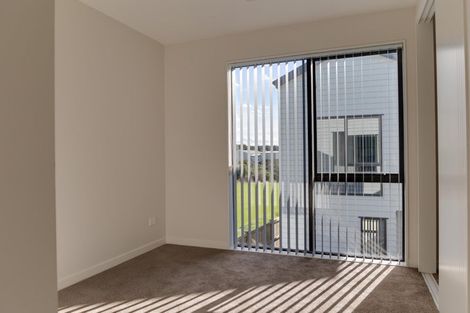 Photo of property in 4/21 Akoranga Drive, Northcote, Auckland, 0627