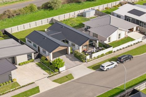 Photo of property in 62 Freedom Drive, Kelvin Grove, Palmerston North, 4414