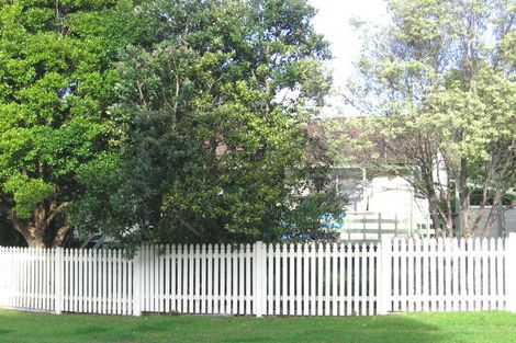 Photo of property in 15 Landow Place, Henderson, Auckland, 0612