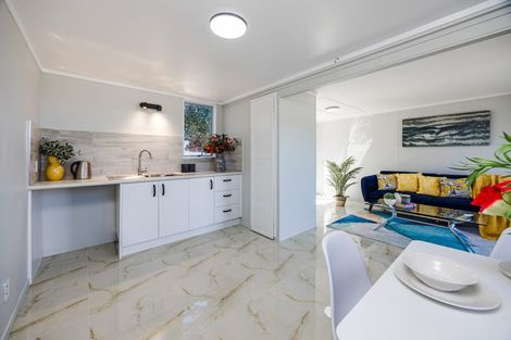 Photo of property in 4/89a Royal Road, Massey, Auckland, 0614