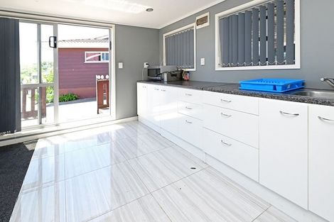 Photo of property in 5 Bundena Place, Clendon Park, Auckland, 2103