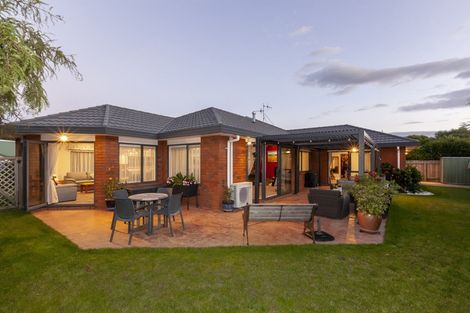 Photo of property in 68 Guildford Drive, Paraparaumu, 5032