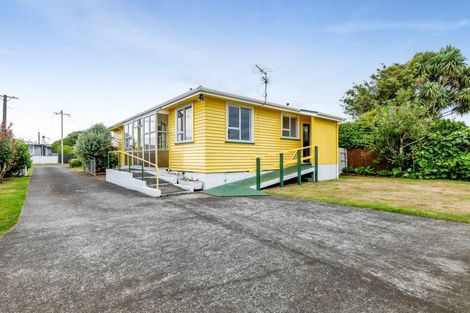 Photo of property in 9 Bone Crescent, Hawera, 4610