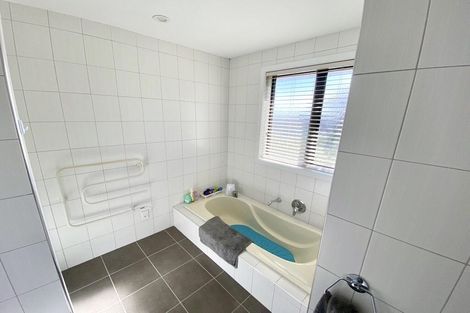 Photo of property in 17 Monte Cassino Place, Birkdale, Auckland, 0626