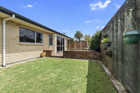 Photo of property in 3 Mahoe Street, Strandon, New Plymouth, 4312