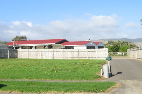 Photo of property in 4 Tobys Way, Waikanae Beach, Waikanae, 5036