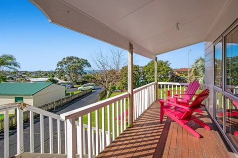 Photo of property in 11 Fairway Avenue, Red Beach, 0932