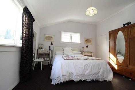 Photo of property in 24 Rewa Street, Takaro, Palmerston North, 4412