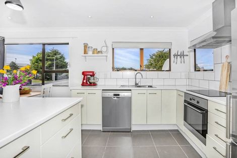 Photo of property in 32 Thimble Lane, Whitby, Porirua, 5024