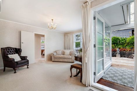 Photo of property in 18 Selwyn Crescent, Forrest Hill, Auckland, 0620