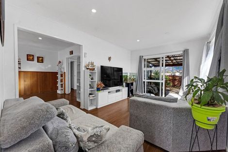 Photo of property in 1 Marybeth Place, Rosehill, Papakura, 2113