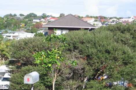 Photo of property in 8 Kiteroa Terrace, Rothesay Bay, Auckland, 0630