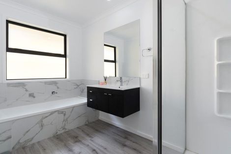 Photo of property in 8 Sam Heywood Place, Pyes Pa, Tauranga, 3112