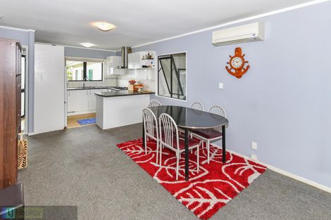Photo of property in 48 Maplesden Drive, Clendon Park, Auckland, 2103