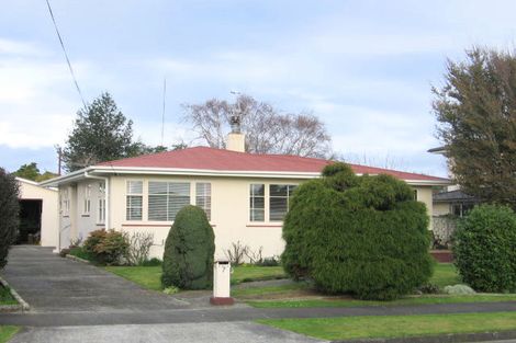 Photo of property in 7 Dorset Crescent, Hokowhitu, Palmerston North, 4410