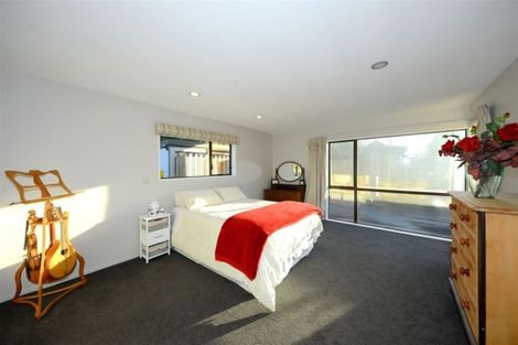 Photo of property in 12 Thoresby Mews, Avonhead, Christchurch, 8042