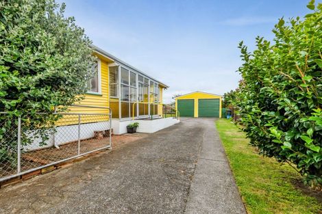 Photo of property in 9 Bone Crescent, Hawera, 4610