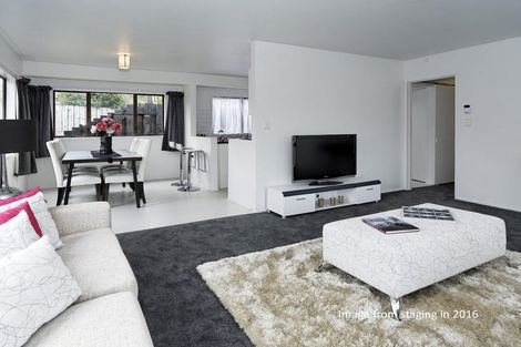 Photo of property in 2/14 Kelkirk Street, Kelston, Auckland, 0602