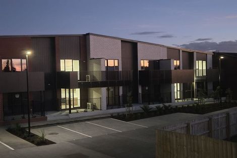 Photo of property in 10 Humphreys Place, Mangere, Auckland, 2022