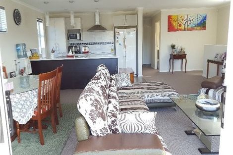 Photo of property in 9a Nimstedt Avenue, Oteha, Auckland, 0632