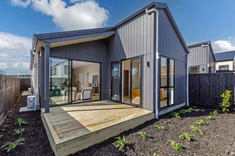 Photo of property in 31 Paretao Street, Massey, Auckland, 0614