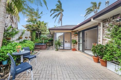 Photo of property in 9 Canonbie Place, East Tamaki Heights, Auckland, 2016