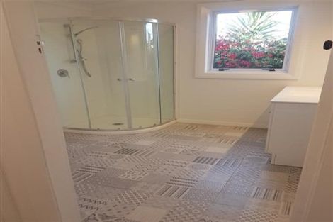 Photo of property in 2 Chilman Street, Strandon, New Plymouth, 4312