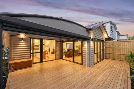Photo of property in 28 Windlass Street, Long Bay, Auckland, 0630