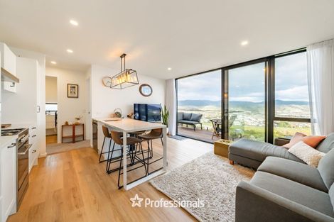 Photo of property in 37 Percy Kinsman Crescent, Riverstone Terraces, Upper Hutt, 5018