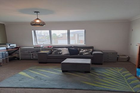 Photo of property in 2 Kirikiri Drive, Papakura, 2110