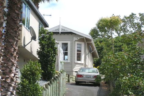 Photo of property in 1/4 Denby Lane, Northcote Point, Auckland, 0627